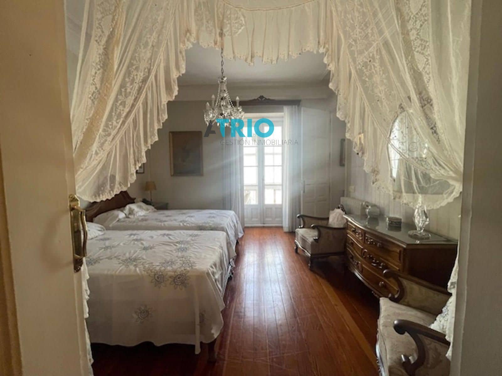 4 quarto Apartamento para arrendar em Burgos cidade - 1 500 € (Ref: 8580419)