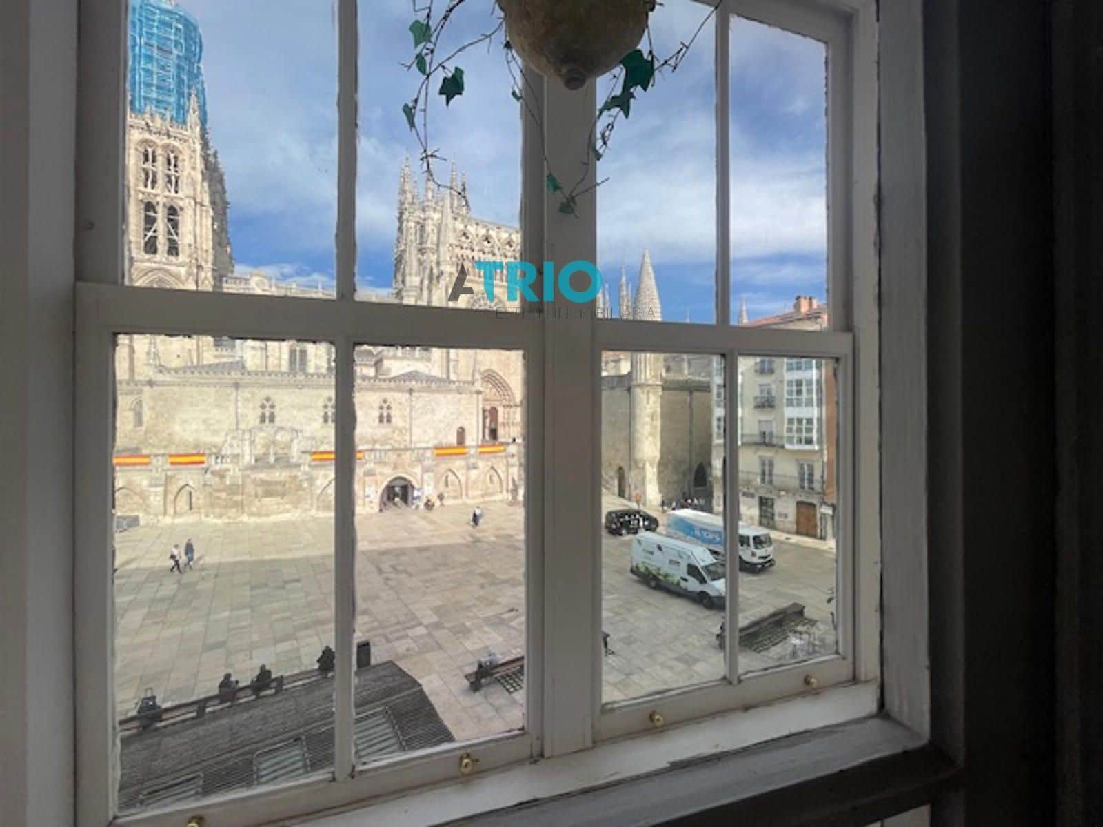 4 quarto Apartamento para arrendar em Burgos cidade - 1 500 € (Ref: 8580419)