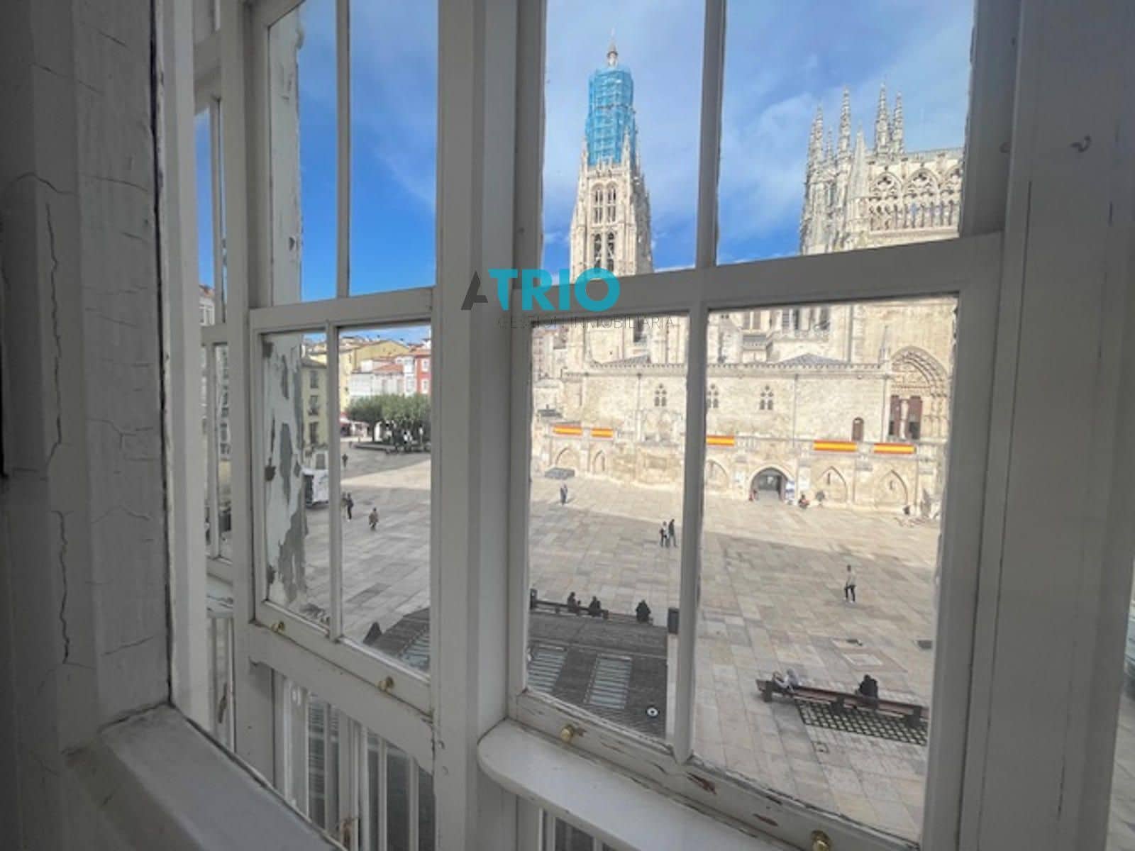 4 quarto Apartamento para arrendar em Burgos cidade - 1 500 € (Ref: 8580419)