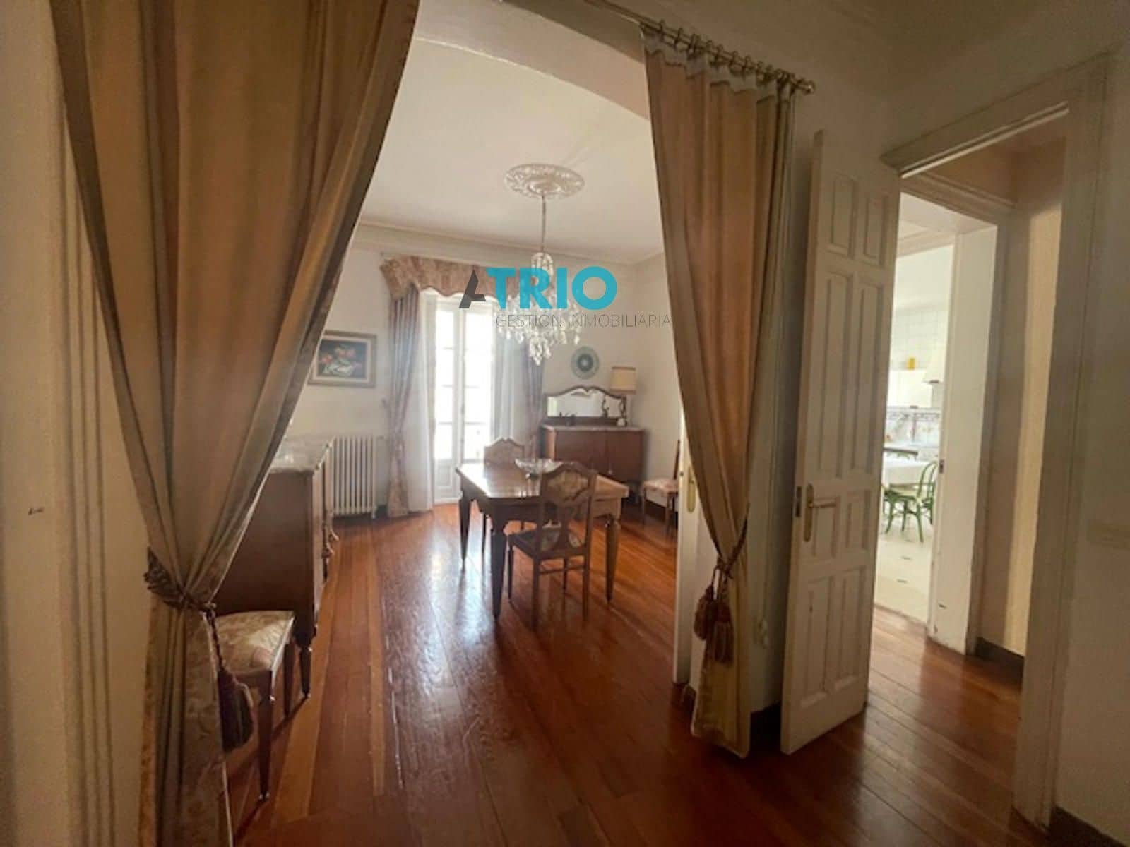 4 quarto Apartamento para arrendar em Burgos cidade - 1 500 € (Ref: 8580419)