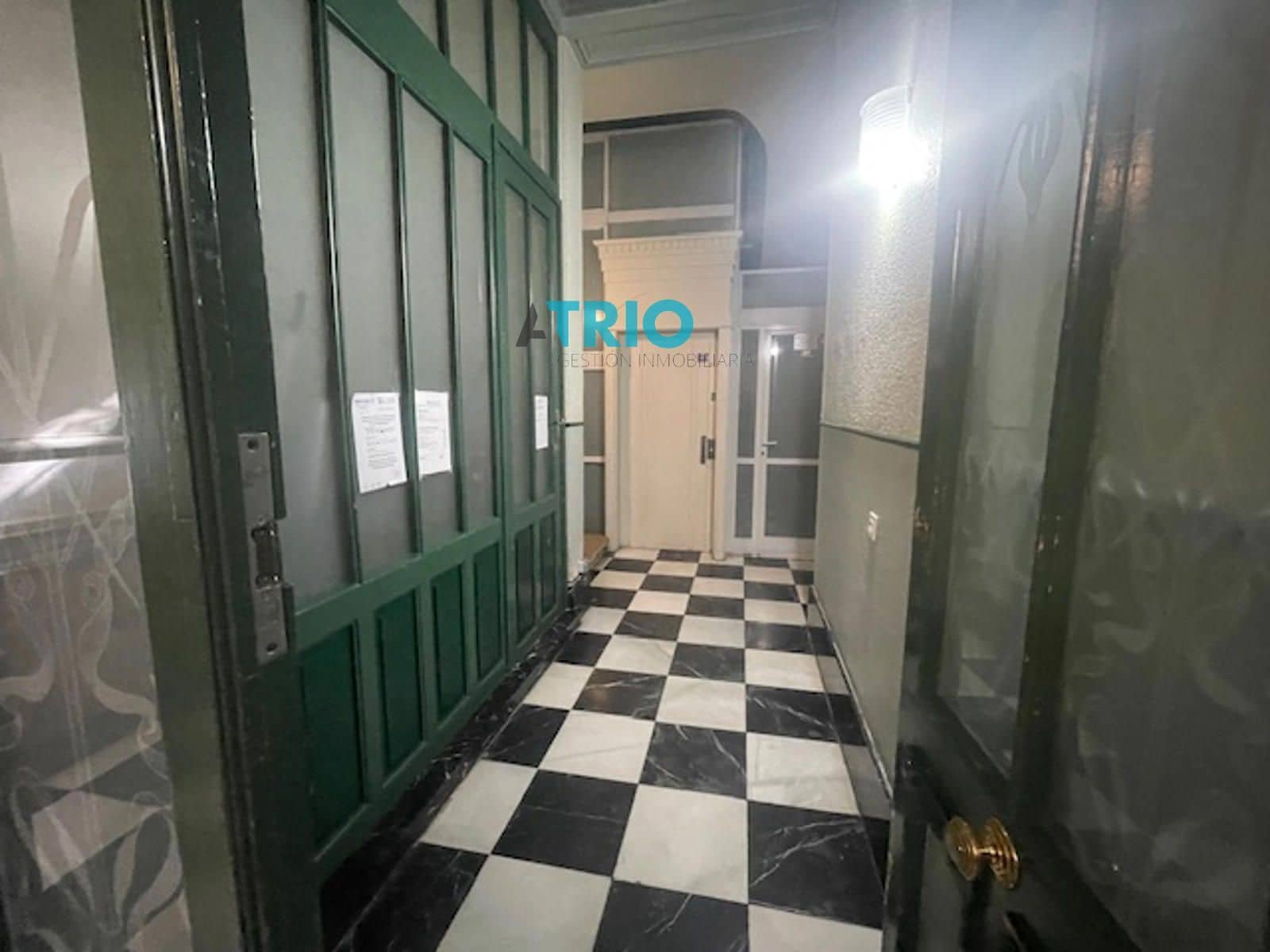 4 quarto Apartamento para arrendar em Burgos cidade - 1 500 € (Ref: 8580419)