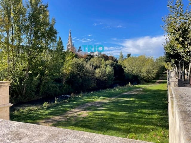 4 quarto Apartamento para arrendar em Burgos cidade - 1 500 € (Ref: 8580419)