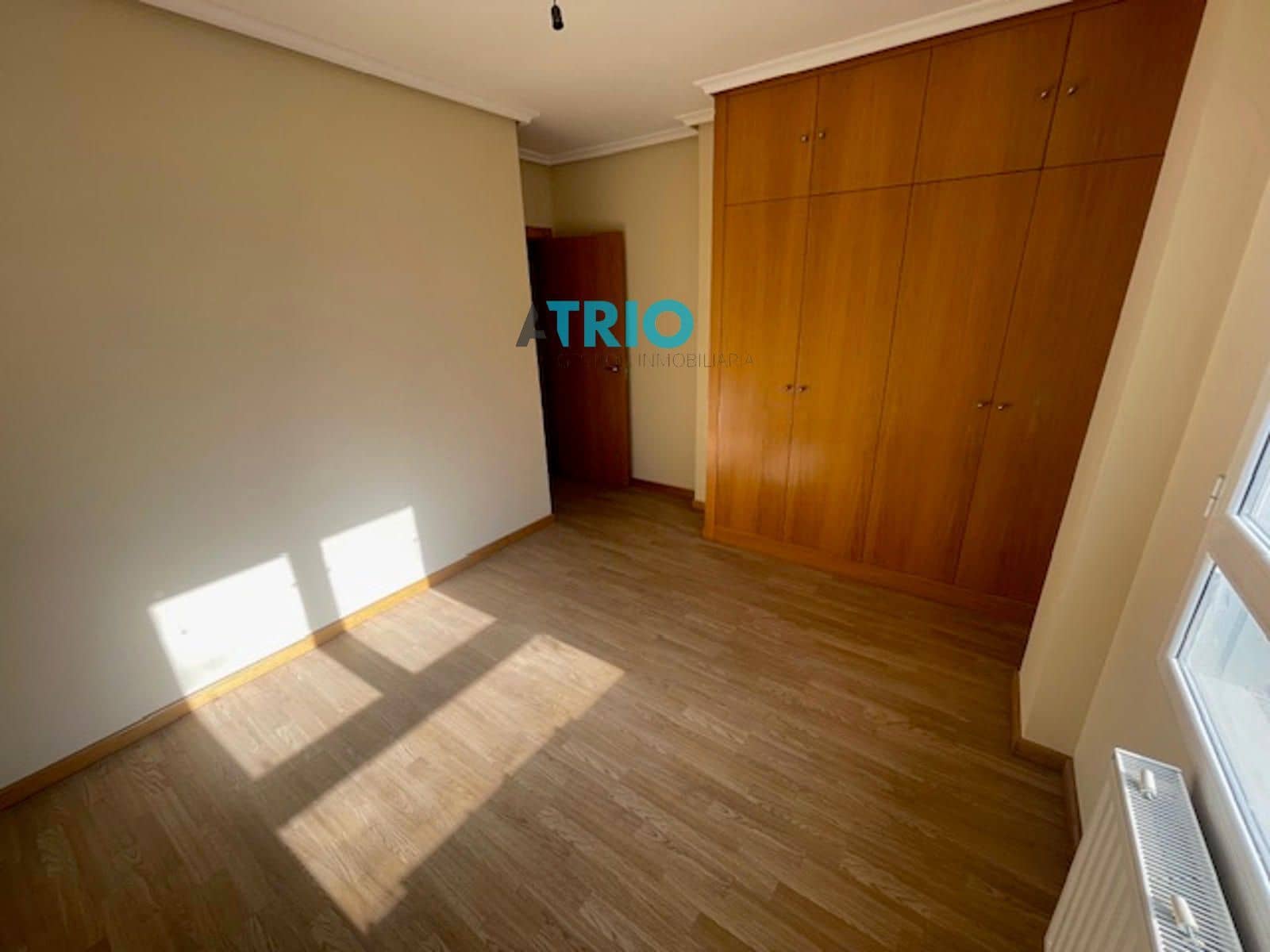 4 sypialnia Dom na sprzedaż w Miasto Burgos z garażem - 179 000 € (Ref: 8774112)