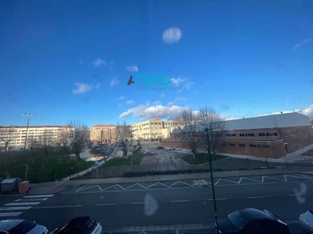 4 bedroom Flat for sale in Burgos city with garage - € 270,000 (Ref: 8835146)