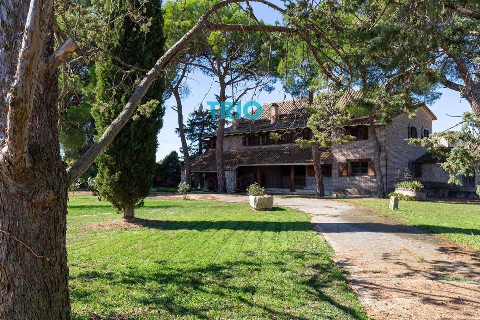 6 soveværelse Villa til salg i Palenzuela med swimmingpool garage - € 320.000 (Ref: 8835893)