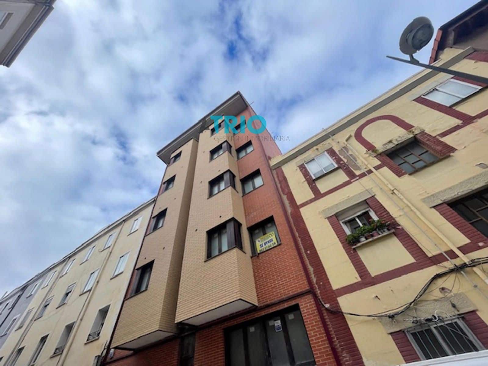 2 soveværelse Lejlighed til leje i Burgos by - € 600 (Ref: 9035863)