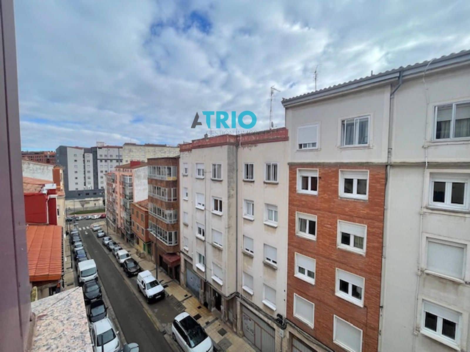 2 soveværelse Lejlighed til leje i Burgos by - € 600 (Ref: 9035863)