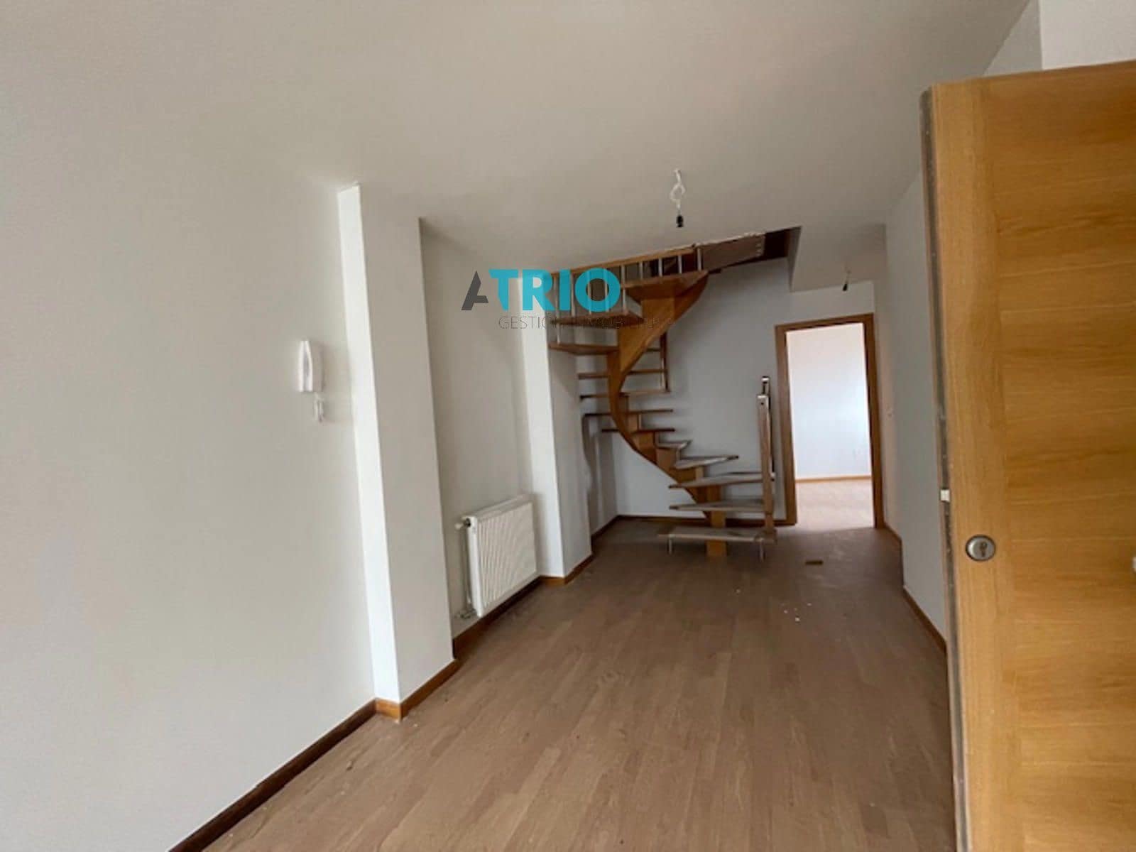 3 soveværelse Lejlighed til leje i Burgos by - € 850 (Ref: 9035866)