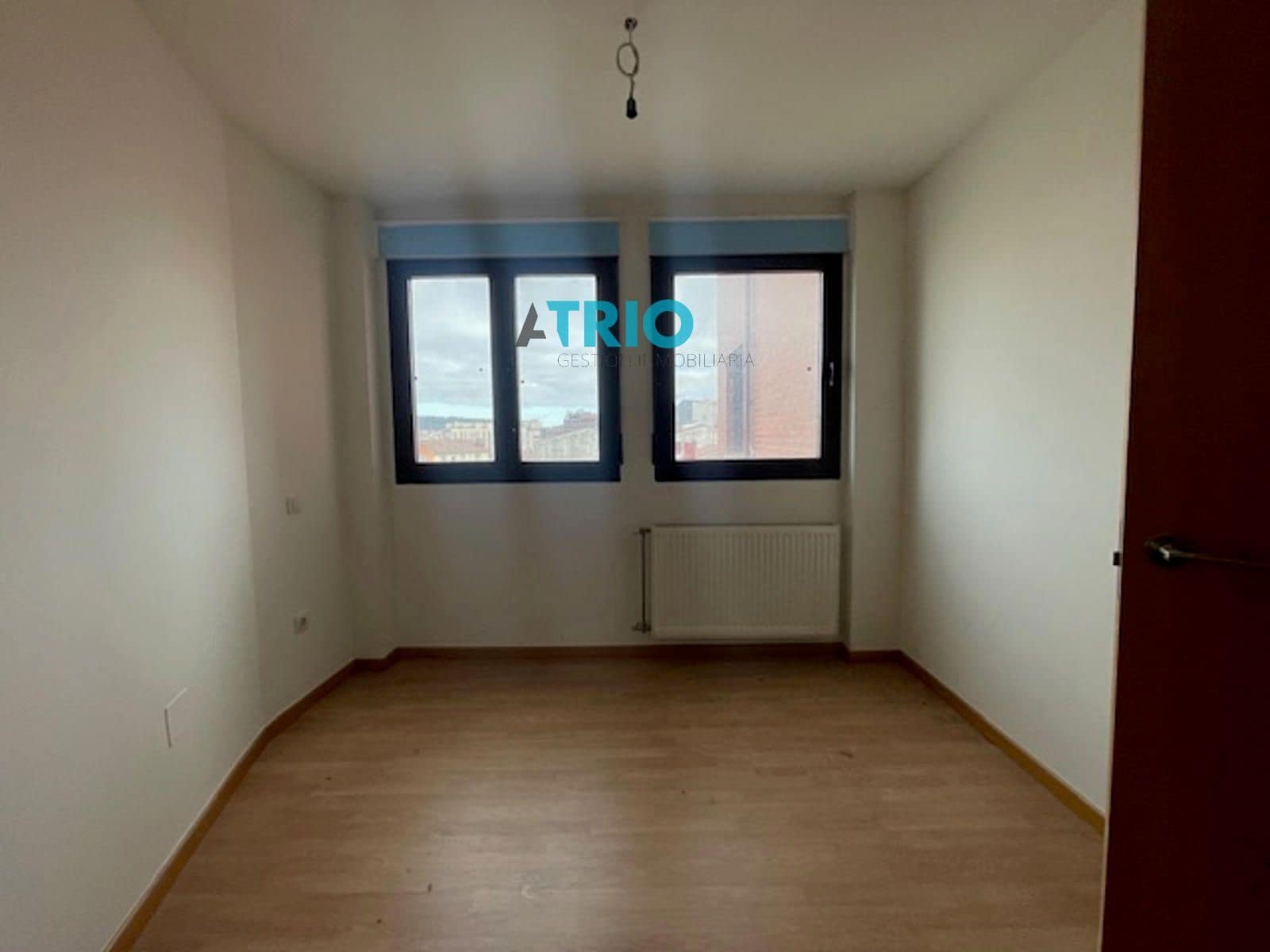 3 soveværelse Lejlighed til leje i Burgos by - € 850 (Ref: 9035866)