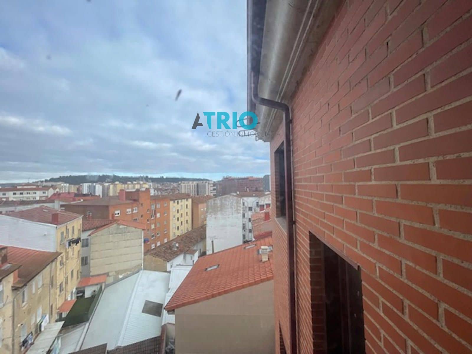 3 soveværelse Lejlighed til leje i Burgos by - € 850 (Ref: 9035866)