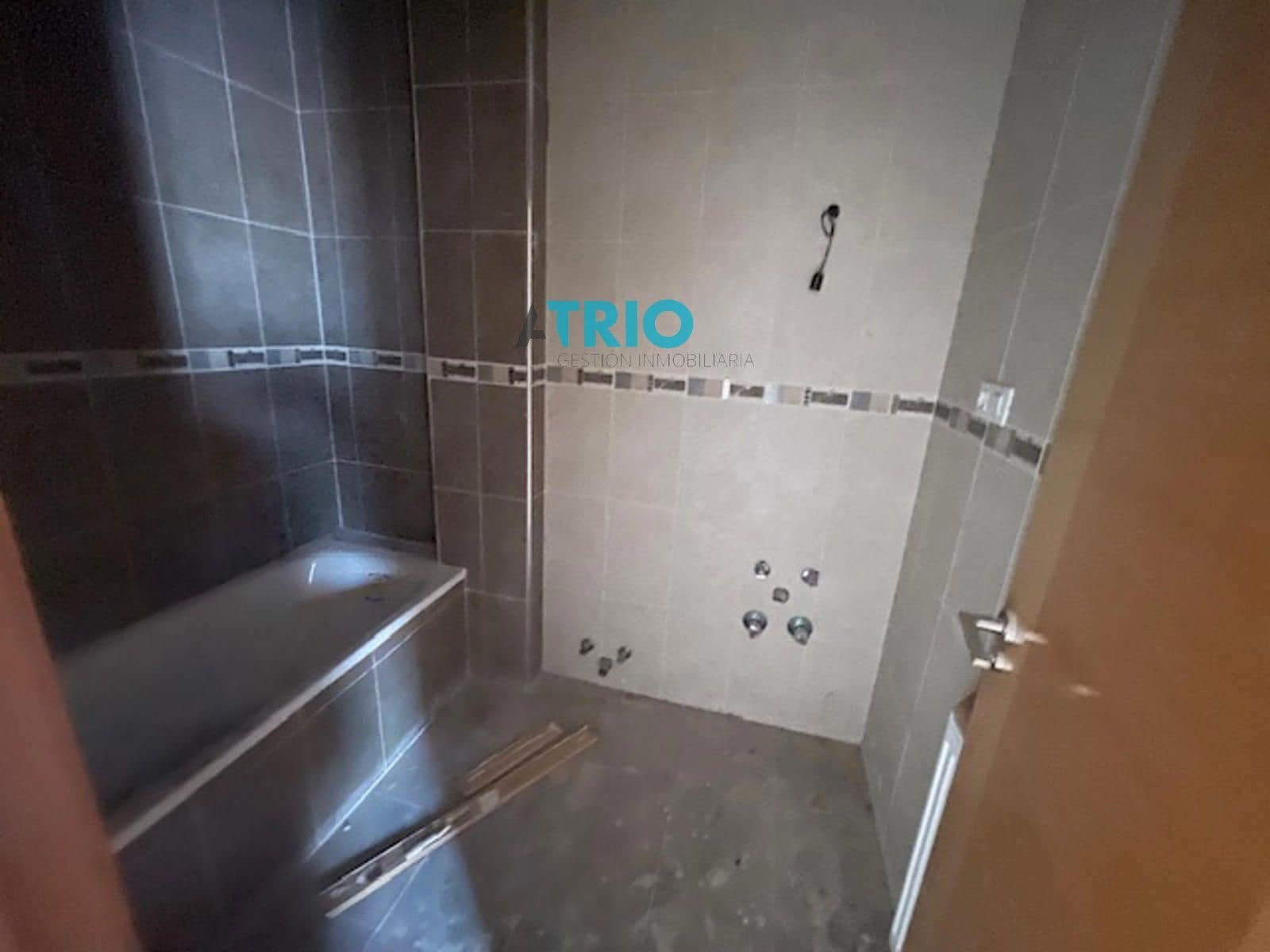 3 soveværelse Lejlighed til leje i Burgos by - € 850 (Ref: 9035866)