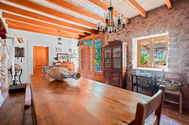 4 bedroom Villa for sale in Sencelles with pool - € 1,650,000 (Ref: 9103396)