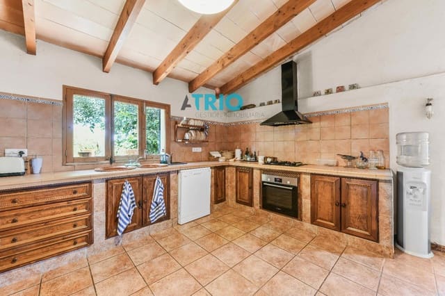 4 bedroom Villa for sale in Sencelles with pool - € 1,650,000 (Ref: 9103396)