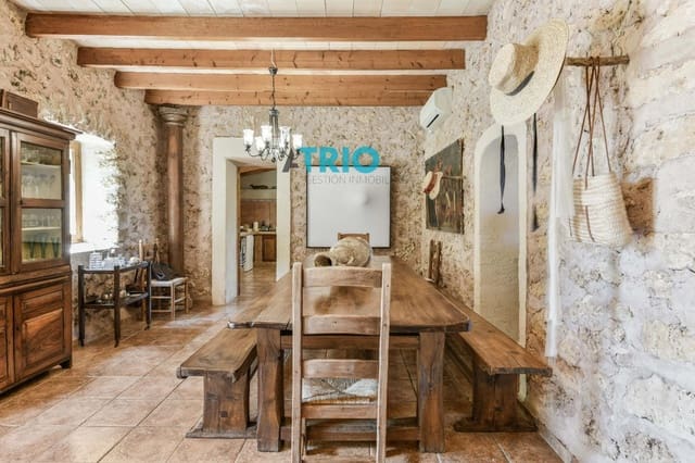 4 bedroom Villa for sale in Sencelles with pool - € 1,650,000 (Ref: 9103396)