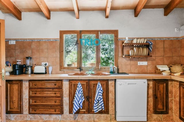 4 bedroom Villa for sale in Sencelles with pool - € 1,650,000 (Ref: 9103396)