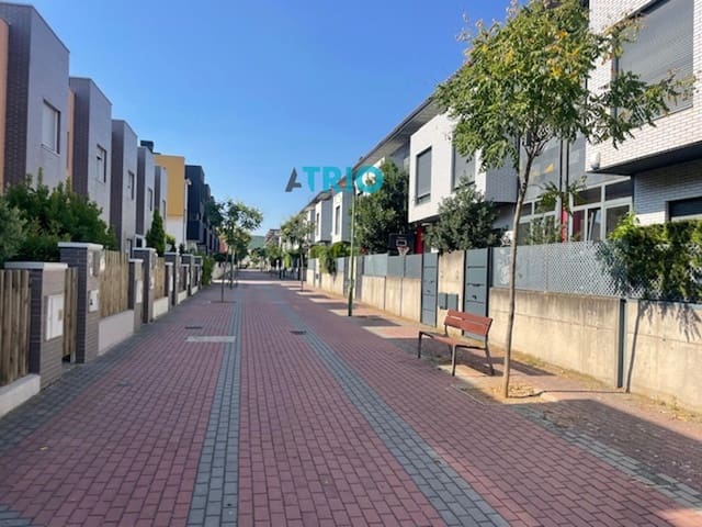 5 soveværelse Byhus til salg i Burgos by med garage - € 355.000 (Ref: 9160250)