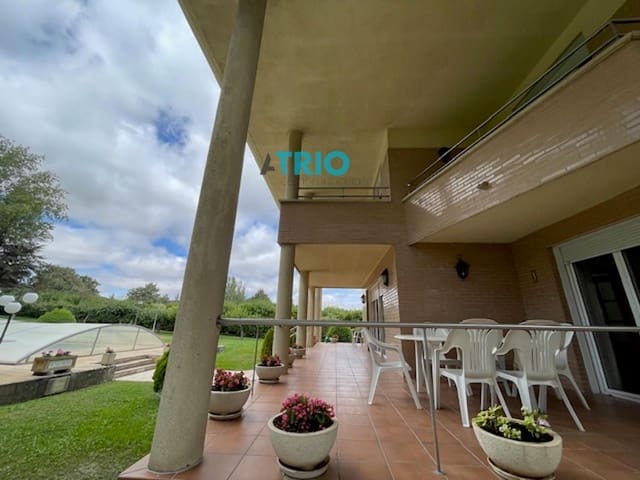 4 bedroom Villa for sale in Cardeñajimeno with pool garage - € 550,000 (Ref: 9216342)