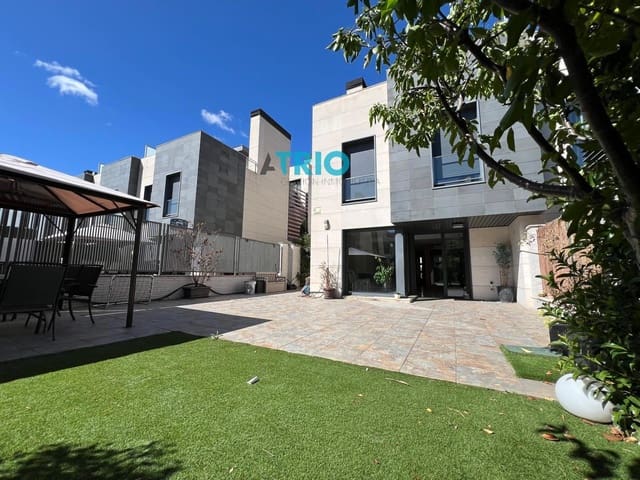 5 Zimmer Haus zu verkaufen in Burgos Stadt mit Pool Garage - 730.000 € (Ref: 9239467)