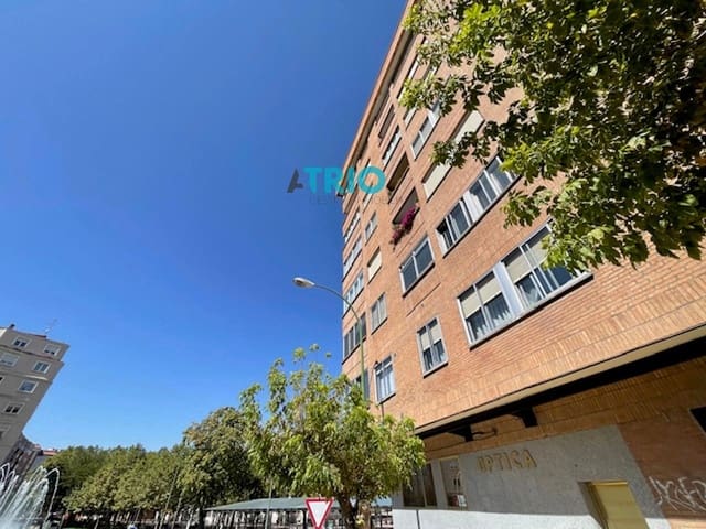 4 bedroom Flat for sale in Burgos city with garage - € 320,000 (Ref: 9240942)