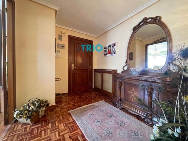 4 bedroom Flat for sale in Burgos city with garage - € 320,000 (Ref: 9240942)