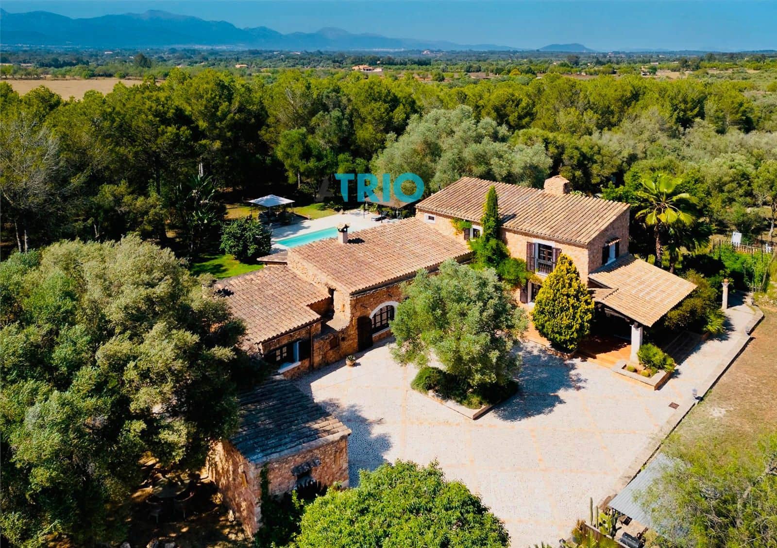 4 makuuhuone Huvila myytävänä paikassa Sencelles mukana uima-altaan 
autotalli - 1 800 000 € (Ref: 9296364)