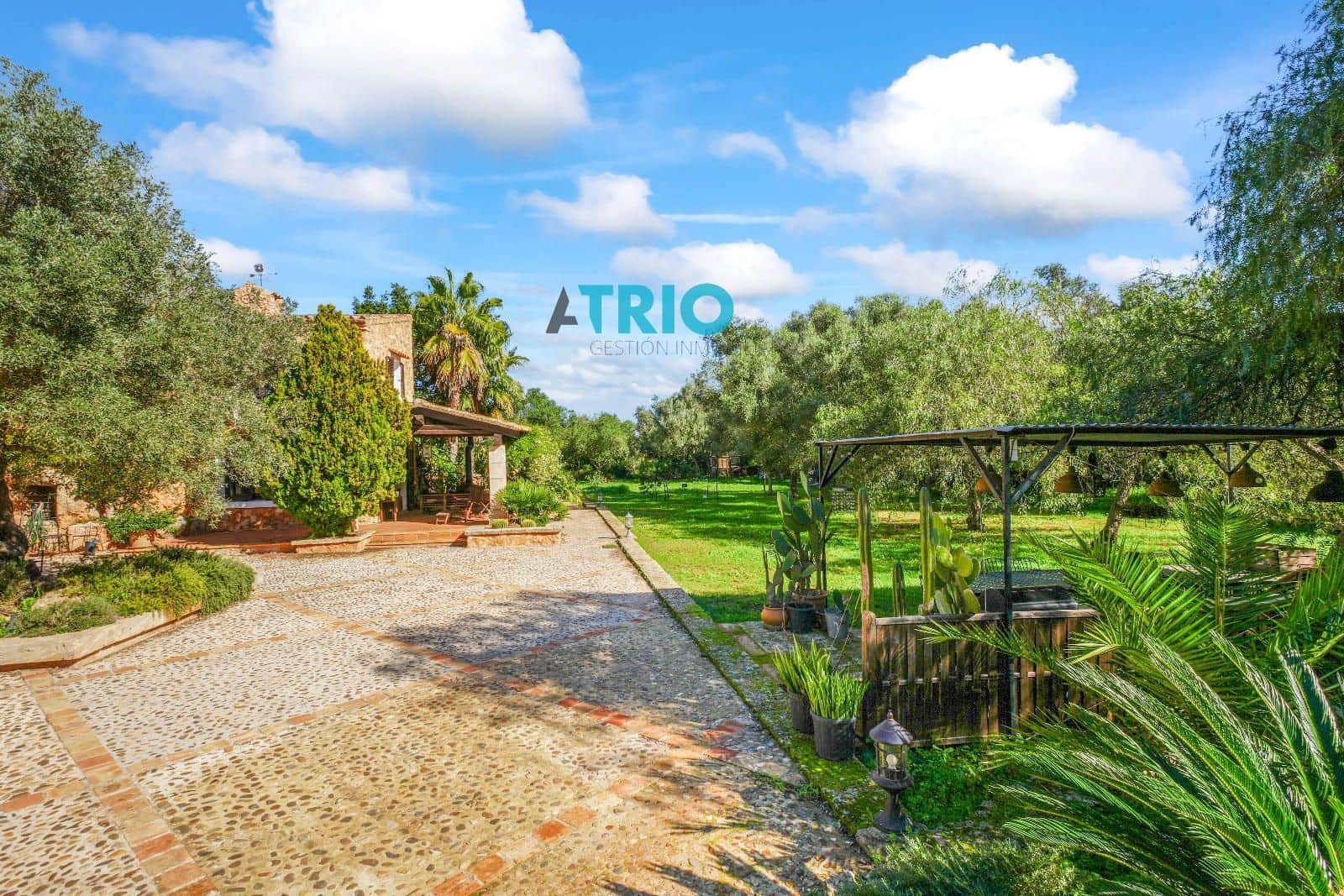 4 makuuhuone Huvila myytävänä paikassa Sencelles mukana uima-altaan 
autotalli - 1 800 000 € (Ref: 9296364)