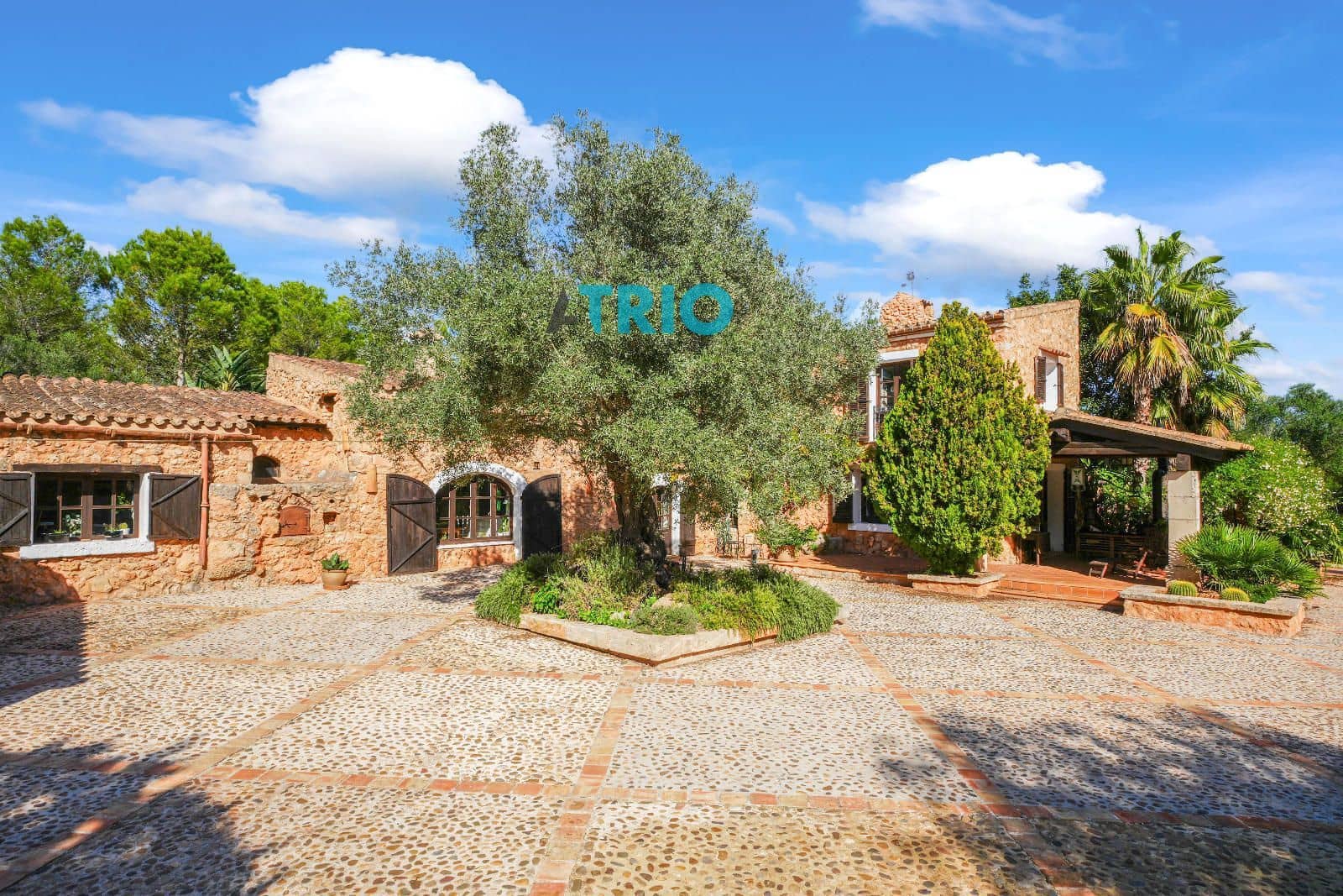 4 makuuhuone Huvila myytävänä paikassa Sencelles mukana uima-altaan 
autotalli - 1 800 000 € (Ref: 9296364)