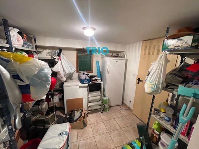 4 bedroom Townhouse for sale in Burgos city with garage - € 265,000 (Ref: 9315257)