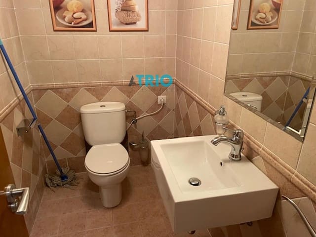 4 bedroom Townhouse for sale in Burgos city with garage - € 265,000 (Ref: 9315257)