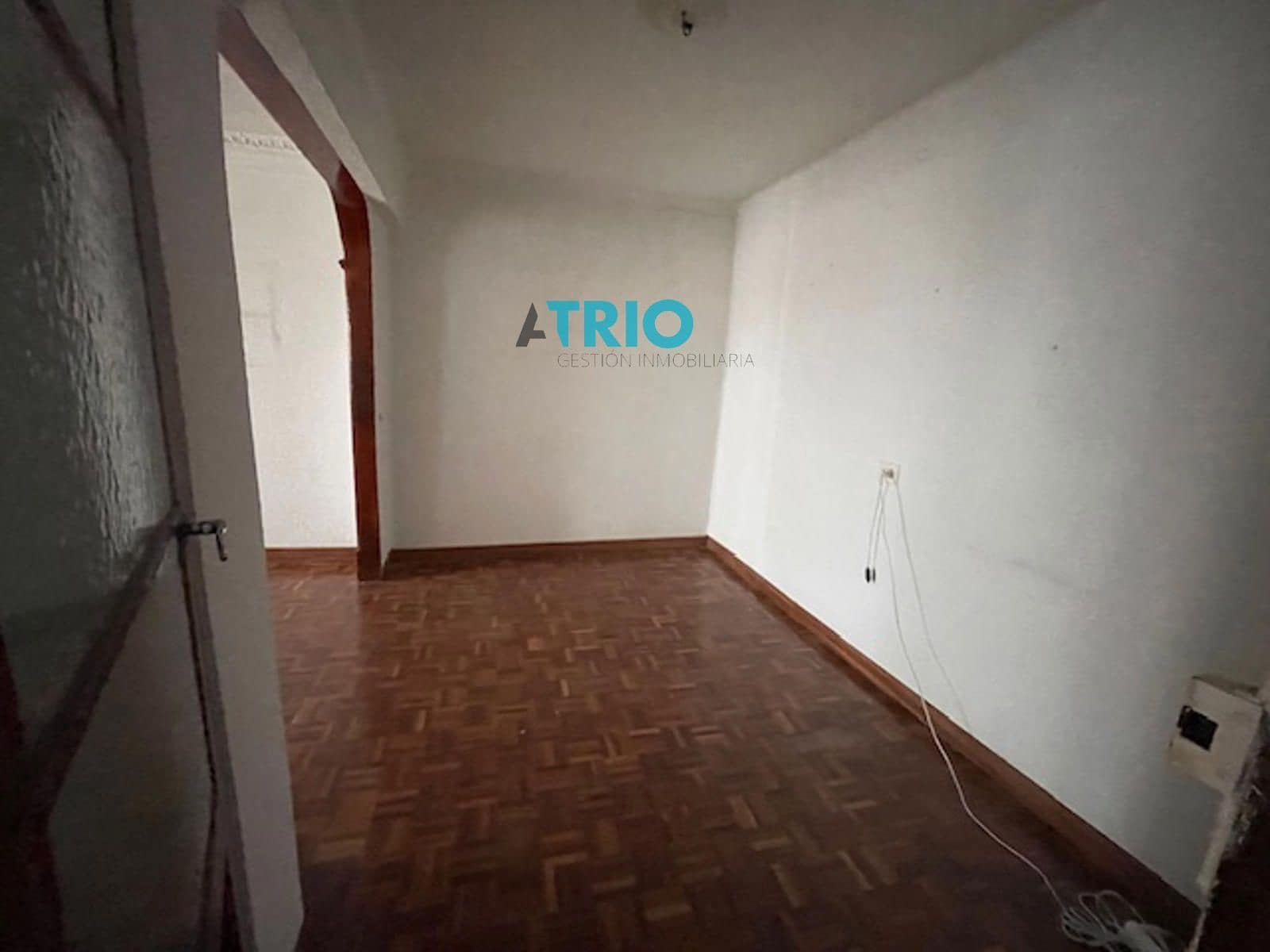 8 slaapkamer Villa te koop in Burgos stad - € 300.000 (Ref: 9331810)