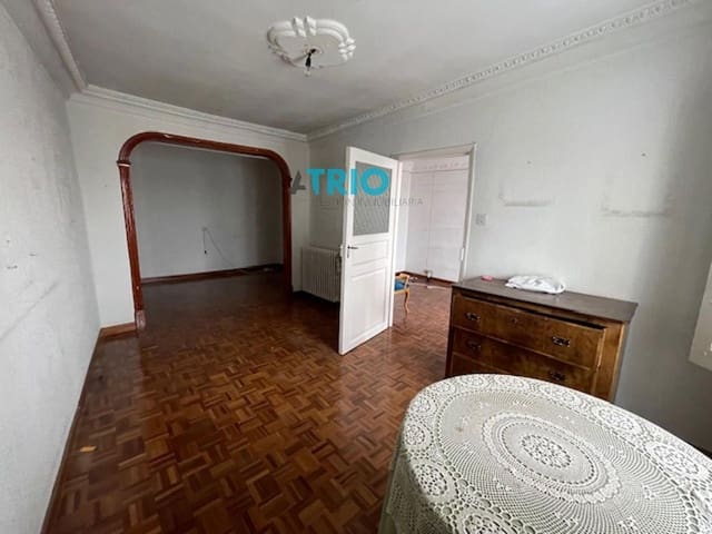 8 bedroom Villa for sale in Burgos city - € 300,000 (Ref: 9331810)