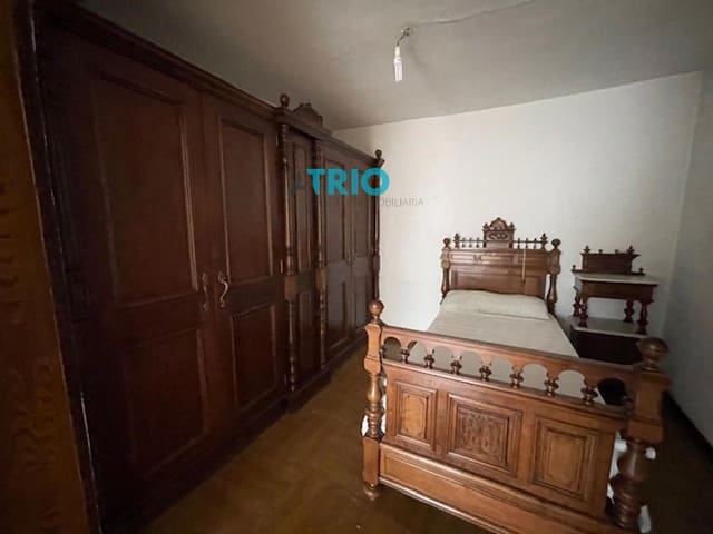 8 bedroom Villa for sale in Burgos city - € 300,000 (Ref: 9331810)