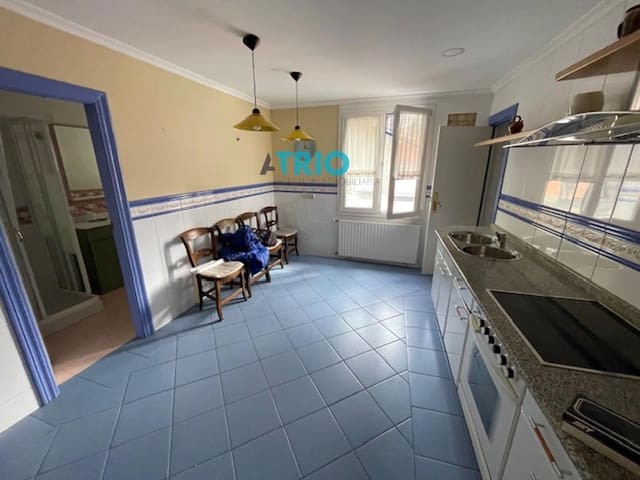 8 bedroom Villa for sale in Burgos city - € 300,000 (Ref: 9331810)