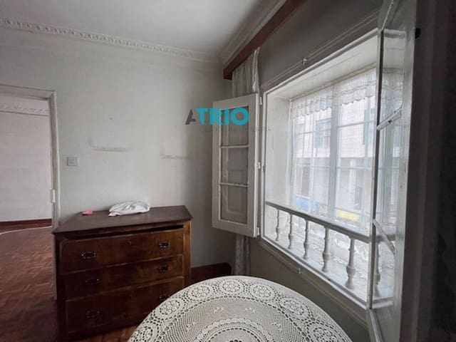 8 bedroom Villa for sale in Burgos city - € 300,000 (Ref: 9331810)