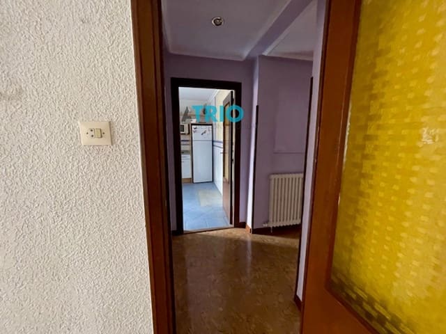 8 bedroom Villa for sale in Burgos city - € 300,000 (Ref: 9331810)