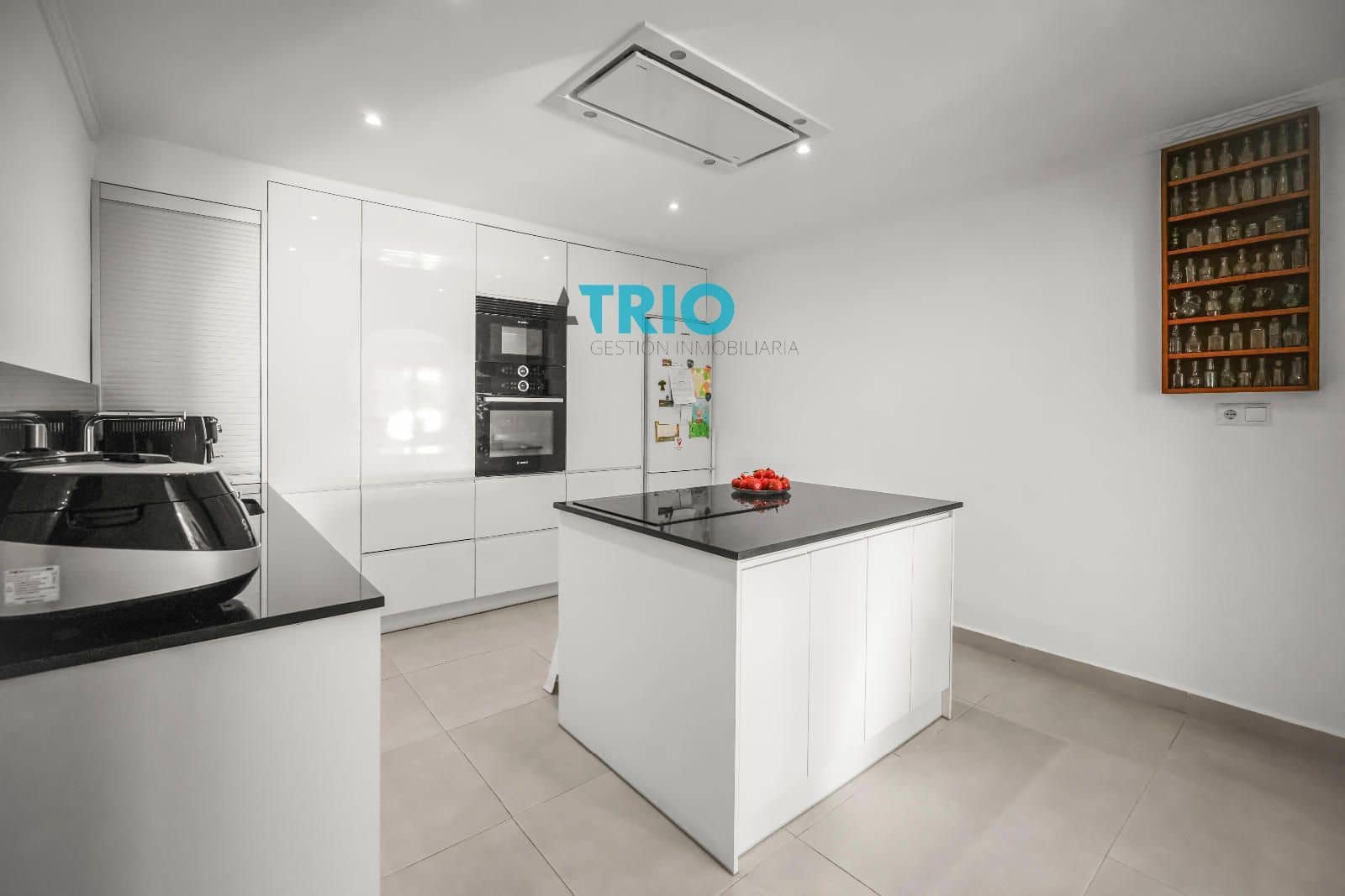 3 soveværelse Lejlighed til salg i Cala Mayor med swimmingpool - € 650.000 (Ref: 9360980)