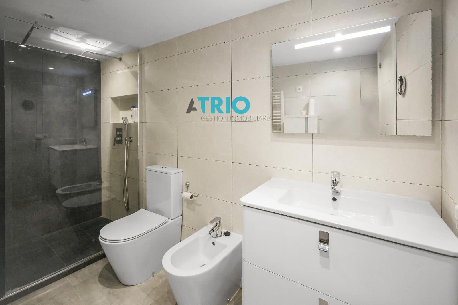 3 soveværelse Lejlighed til salg i Cala Mayor med swimmingpool - € 650.000 (Ref: 9360980)