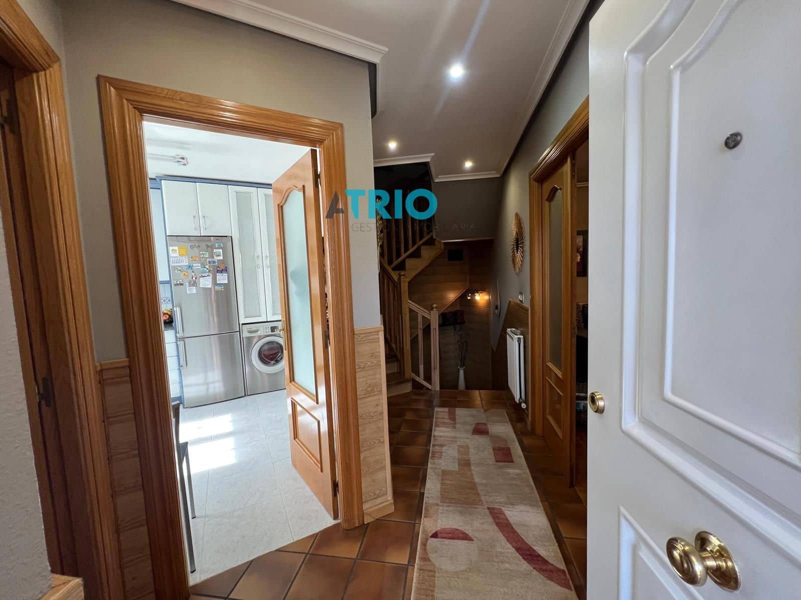 4 makuuhuone Omakotitalo myytävänä paikassa Burgos kaupunki mukana 
autotalli - 295 000 € (Ref: 9384953)