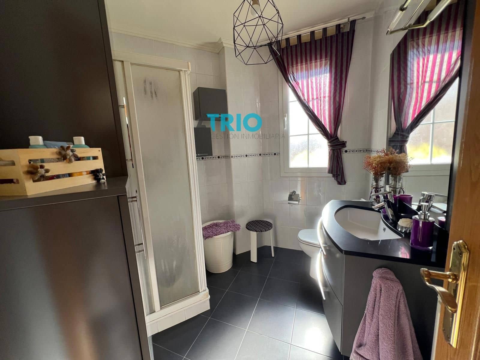 4 makuuhuone Omakotitalo myytävänä paikassa Burgos kaupunki mukana 
autotalli - 295 000 € (Ref: 9384953)