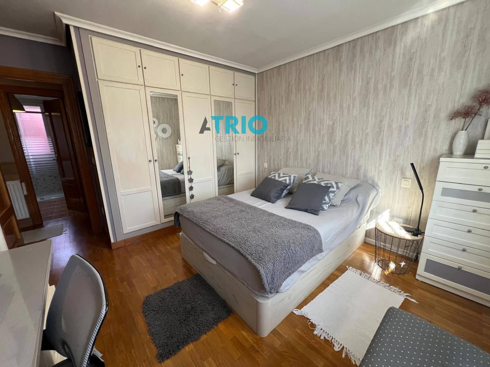 4 makuuhuone Omakotitalo myytävänä paikassa Burgos kaupunki mukana 
autotalli - 295 000 € (Ref: 9384953)