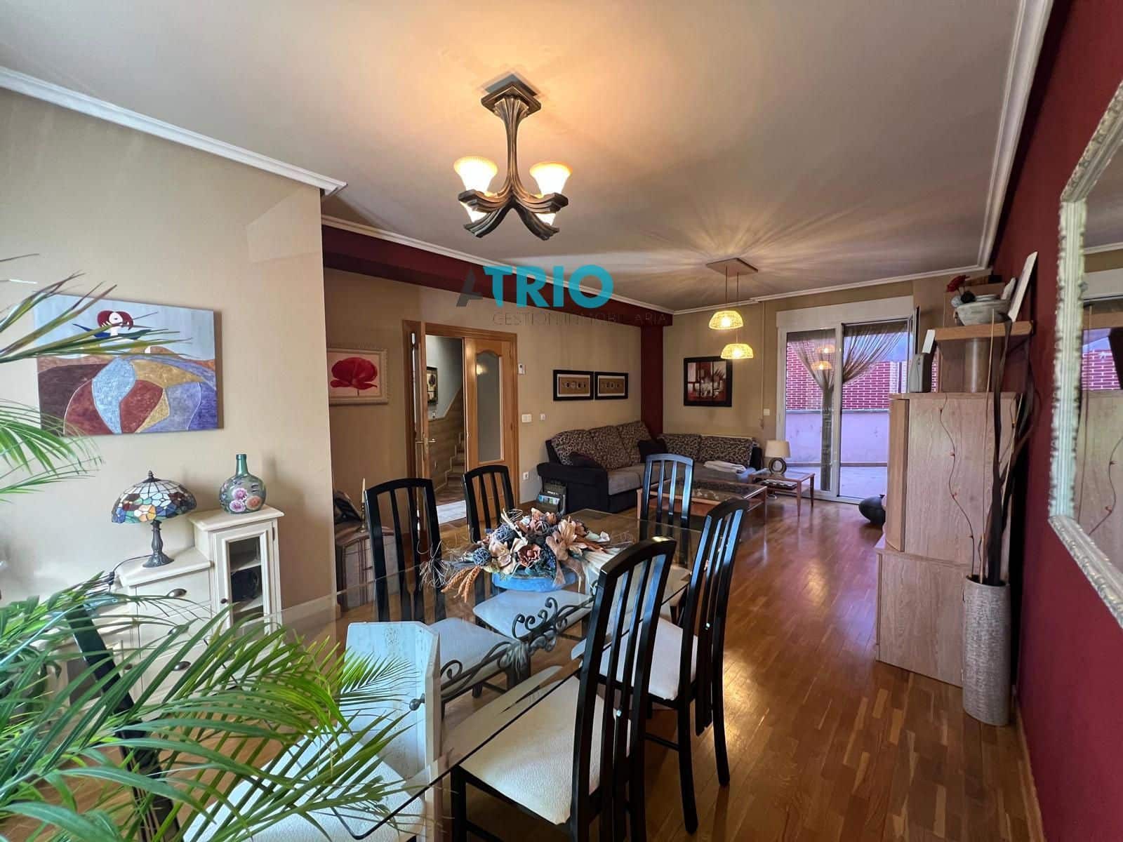 4 makuuhuone Omakotitalo myytävänä paikassa Burgos kaupunki mukana 
autotalli - 295 000 € (Ref: 9384953)