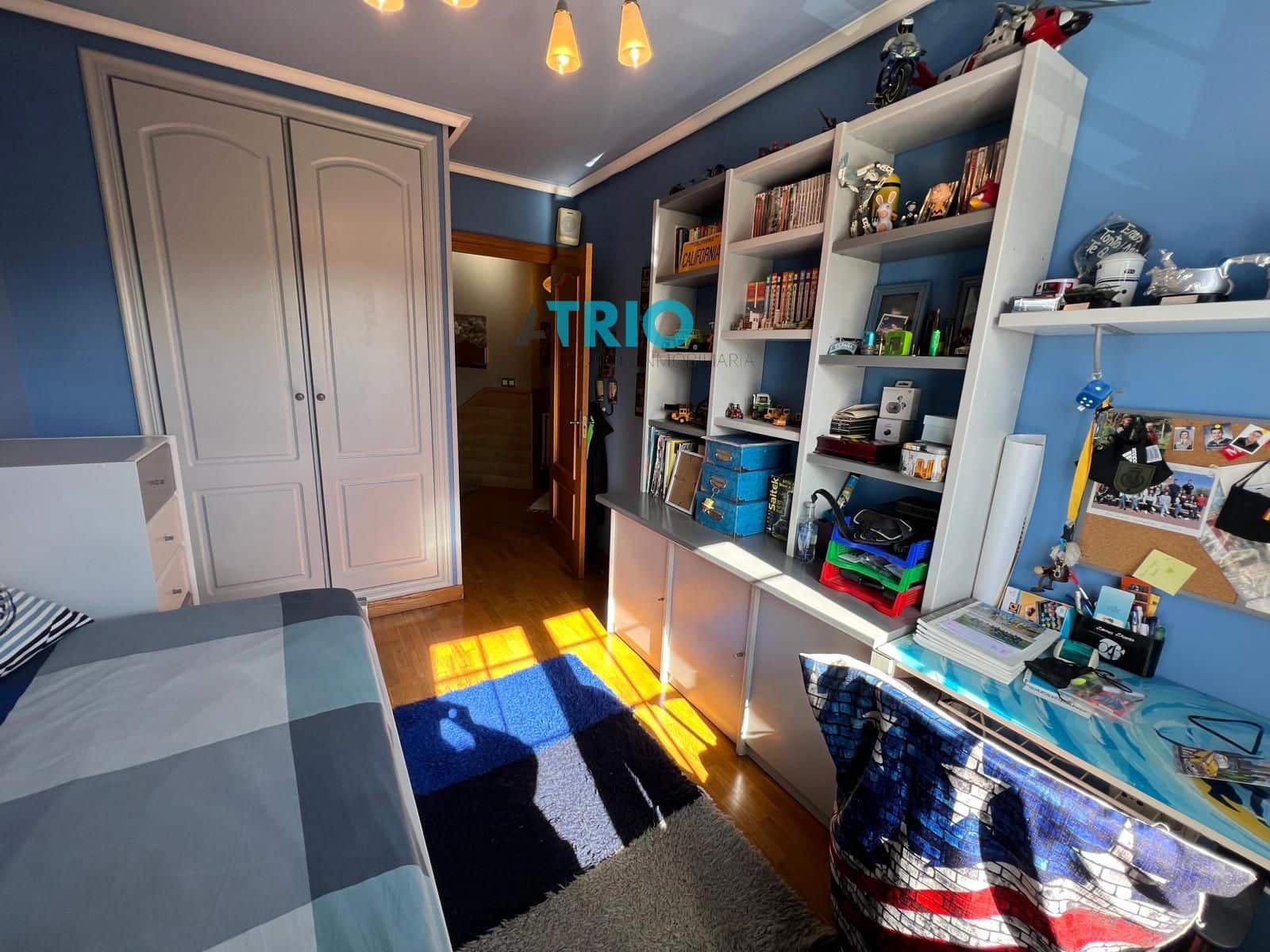 4 makuuhuone Omakotitalo myytävänä paikassa Burgos kaupunki mukana 
autotalli - 295 000 € (Ref: 9384953)