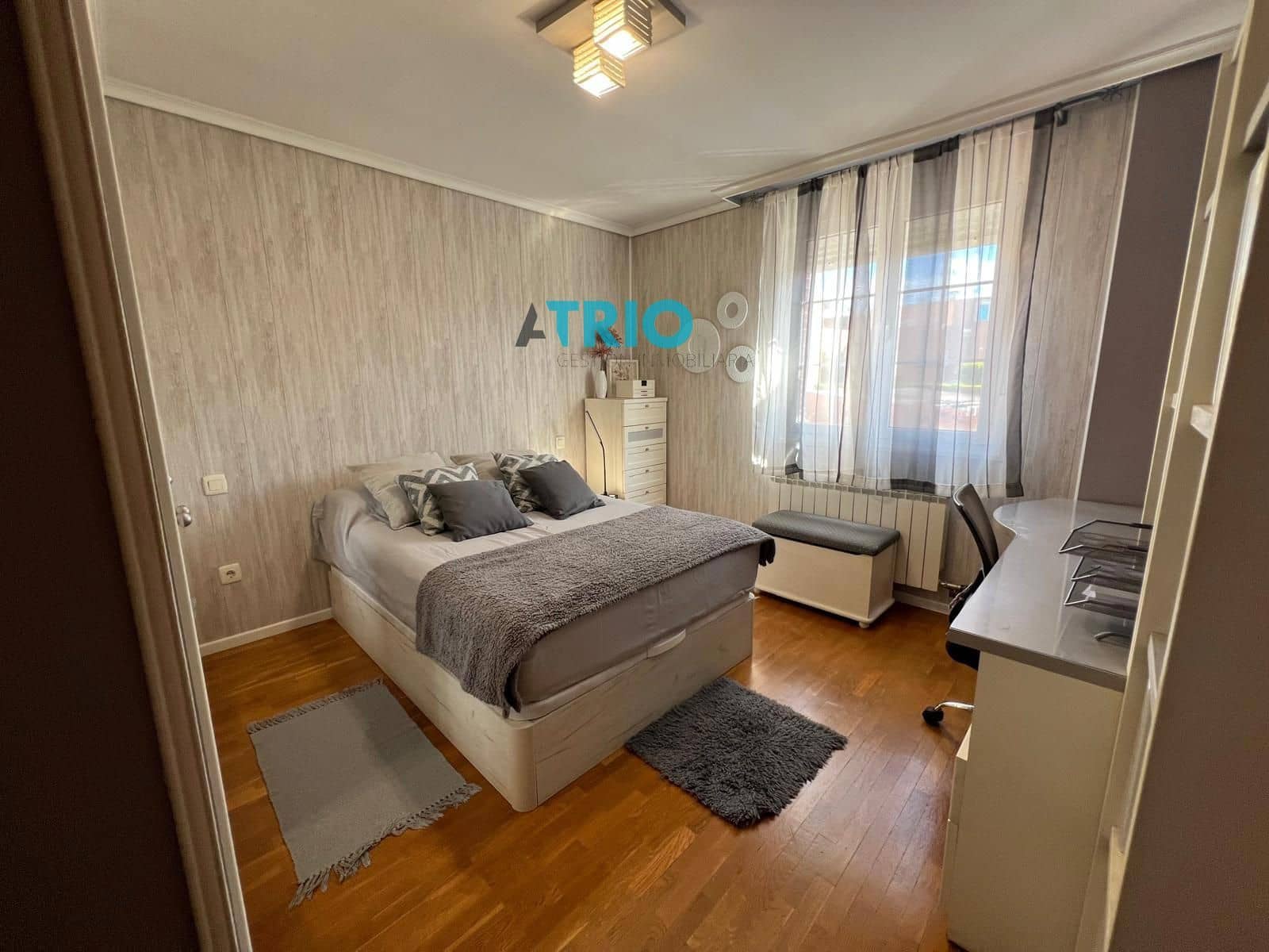 4 makuuhuone Omakotitalo myytävänä paikassa Burgos kaupunki mukana 
autotalli - 295 000 € (Ref: 9384953)