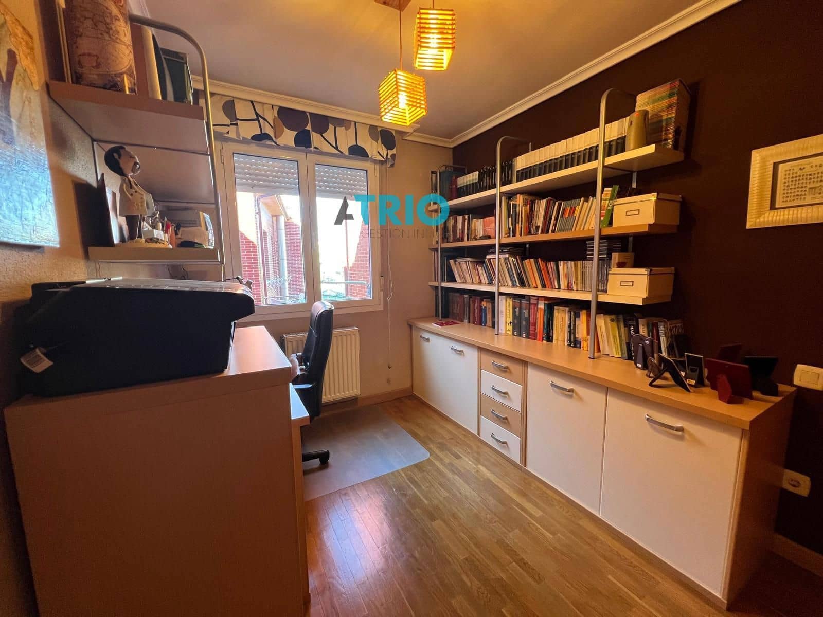 4 makuuhuone Omakotitalo myytävänä paikassa Burgos kaupunki mukana 
autotalli - 295 000 € (Ref: 9384953)