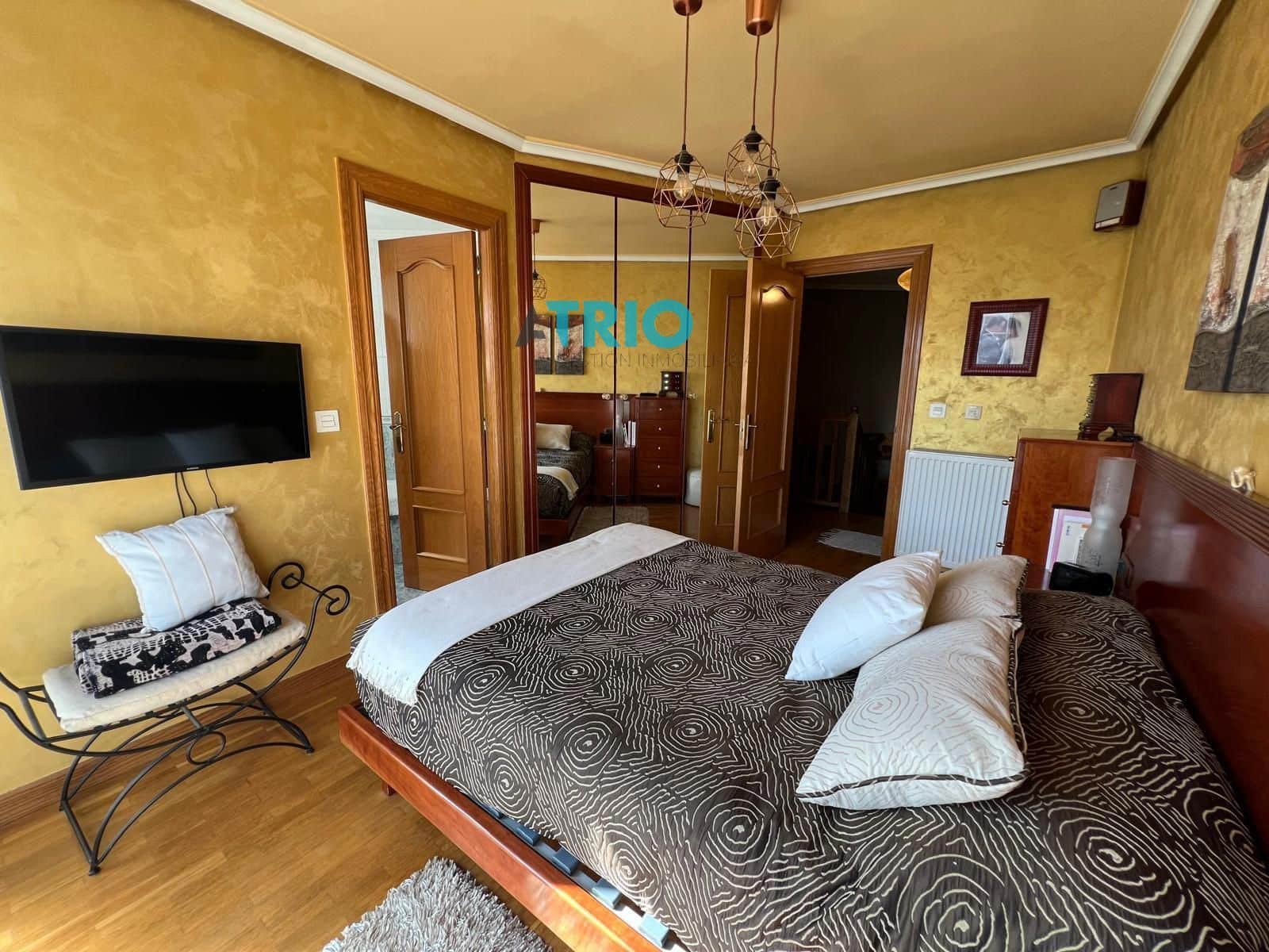 4 makuuhuone Omakotitalo myytävänä paikassa Burgos kaupunki mukana 
autotalli - 295 000 € (Ref: 9384953)