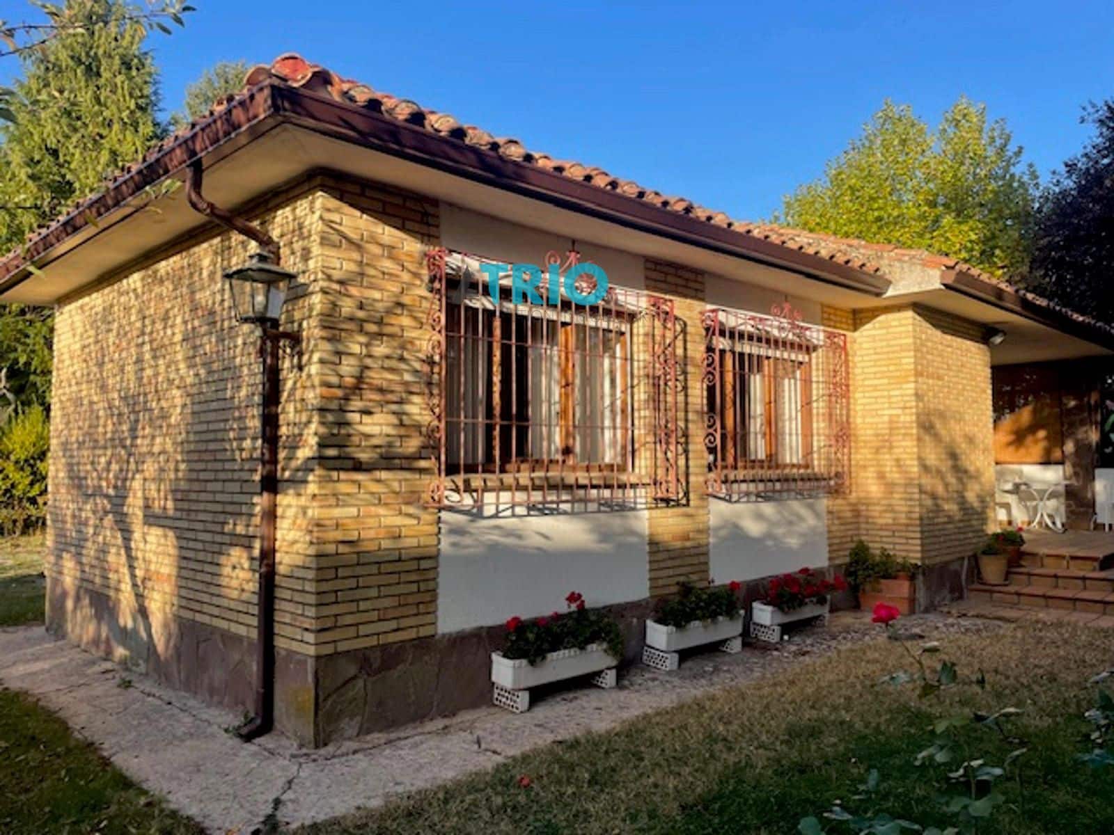 2 soveværelse Villa til salg i Villariezo med swimmingpool garage - € 320.000 (Ref: 9396783)