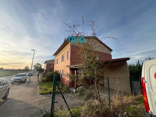 3 bedroom Townhouse for sale in Revillarruz with garage - € 179,500 (Ref: 9400299)