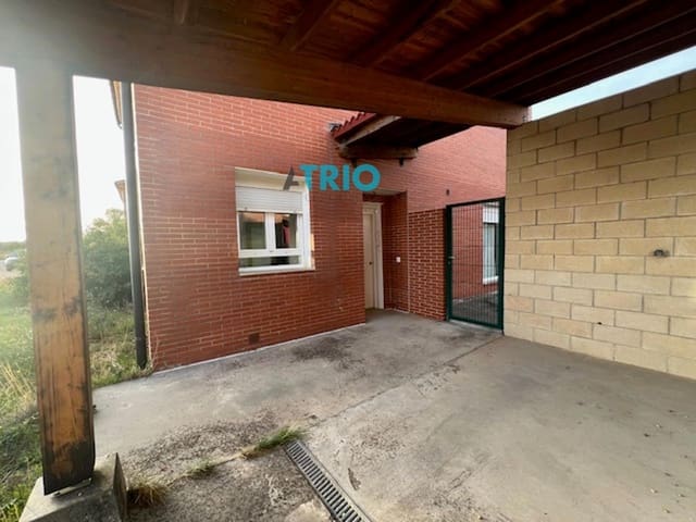 3 bedroom Townhouse for sale in Revillarruz with garage - € 179,500 (Ref: 9400299)