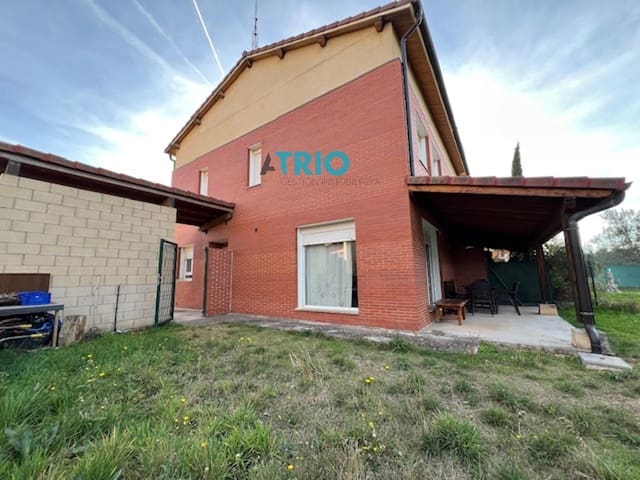 3 bedroom Townhouse for sale in Revillarruz with garage - € 179,500 (Ref: 9400299)