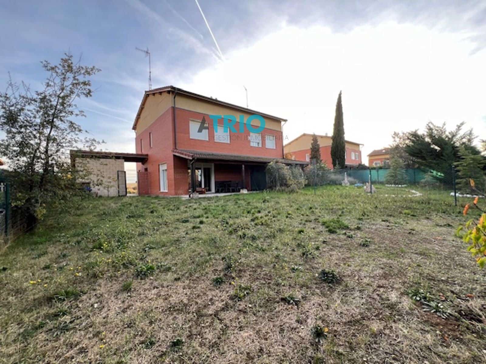 3 bedroom Townhouse for sale in Revillarruz with garage - € 179,500 (Ref: 9400299)